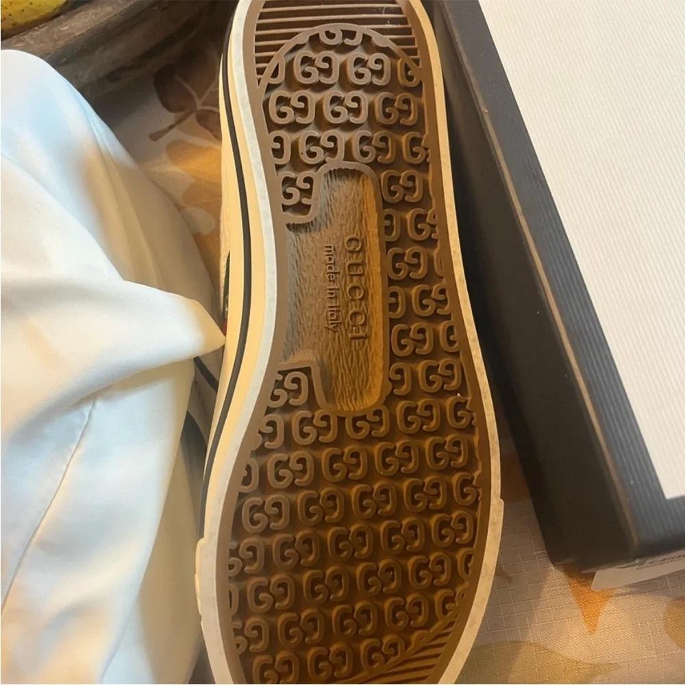 Gucci White/Cream and Green Sneakers - Picture 6 of 7
